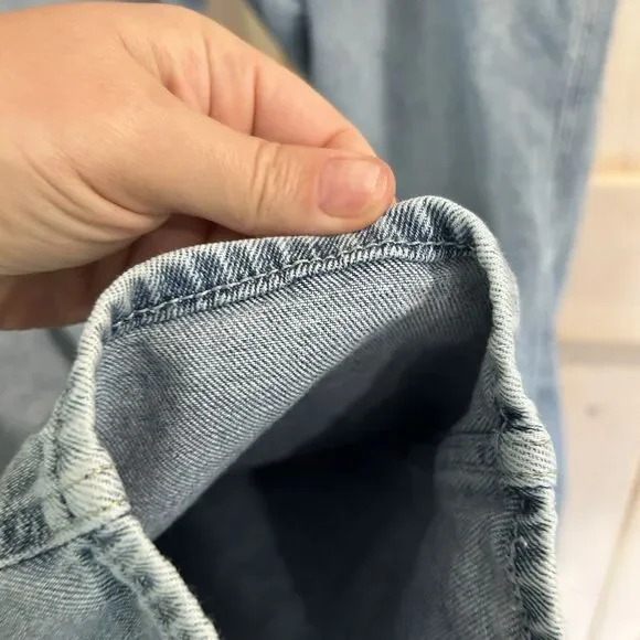 Hollister Curvy High-Rise Mom Jean 15R or 32x27 Light Wash Capri Stone Wash - Picture 9 of 15